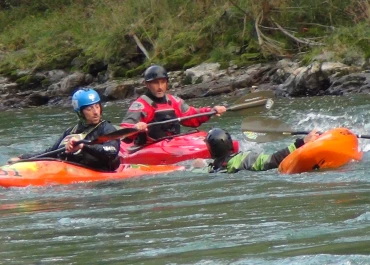 Whitewater technician rescuer 1 for canoeist
