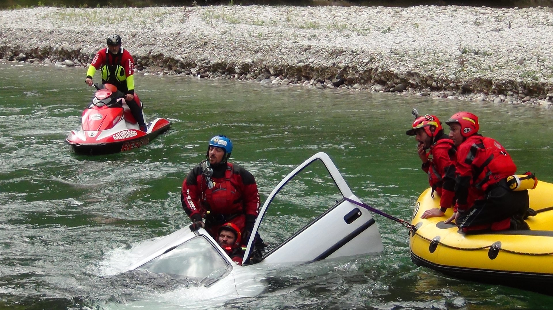 Vehicle rescue in river