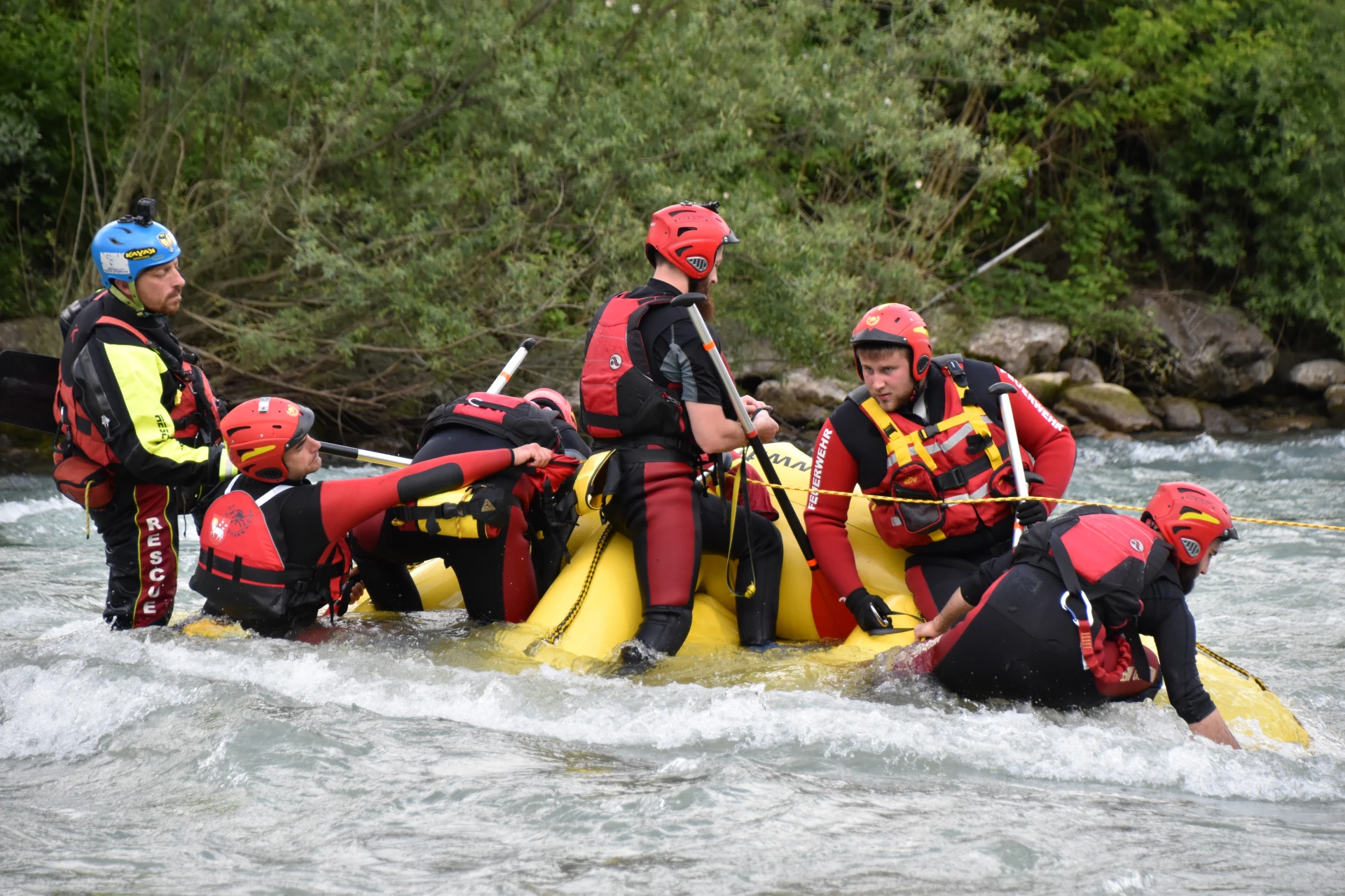 Rescue raft leading course